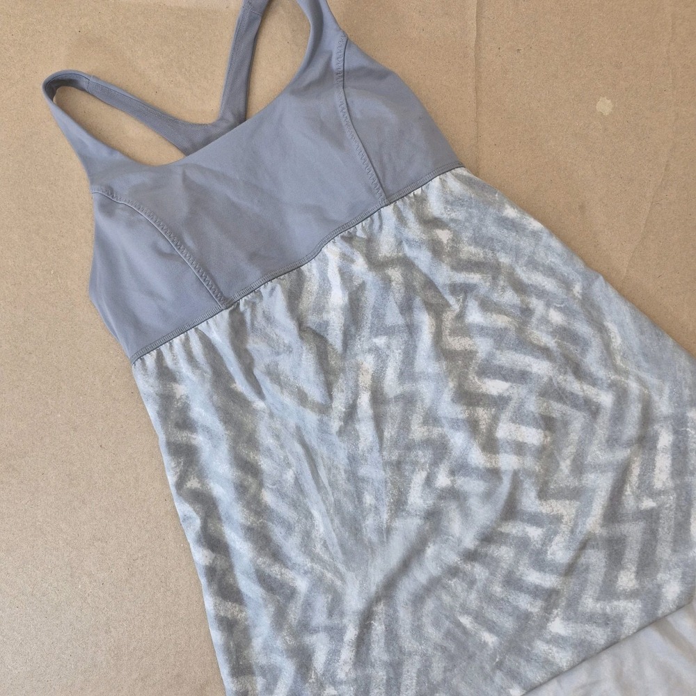 Lululemon Work Out Tank Top Womens 8 Gray Chevron Built-in Bra Athletic